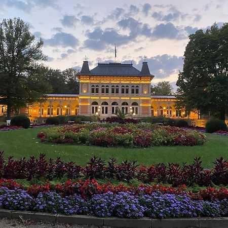 Fewo Roland Ranft Direkt Am Kurpark Barrierearm 60Qm Bad Elster Exterior photo