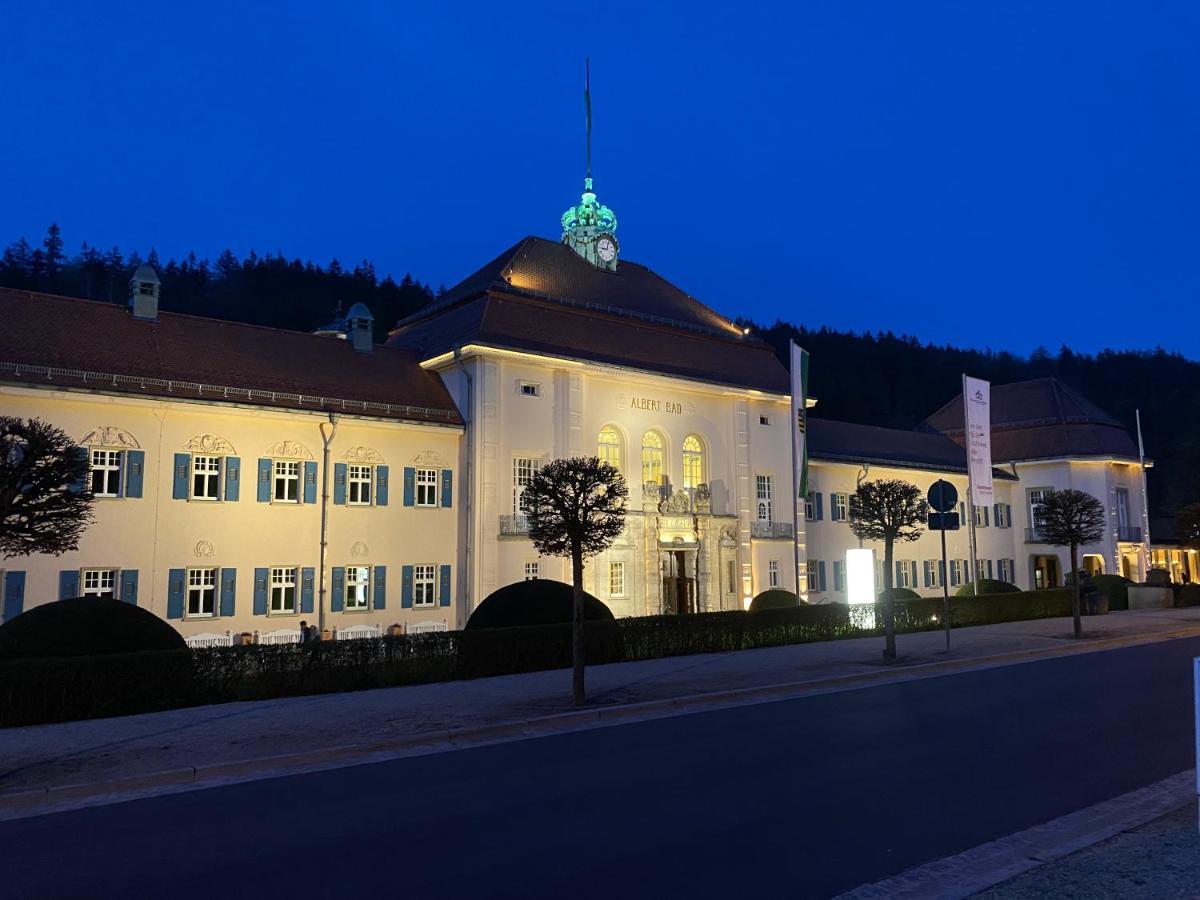 Fewo Roland Ranft Direkt Am Kurpark Barrierearm 60Qm Bad Elster Exterior photo
